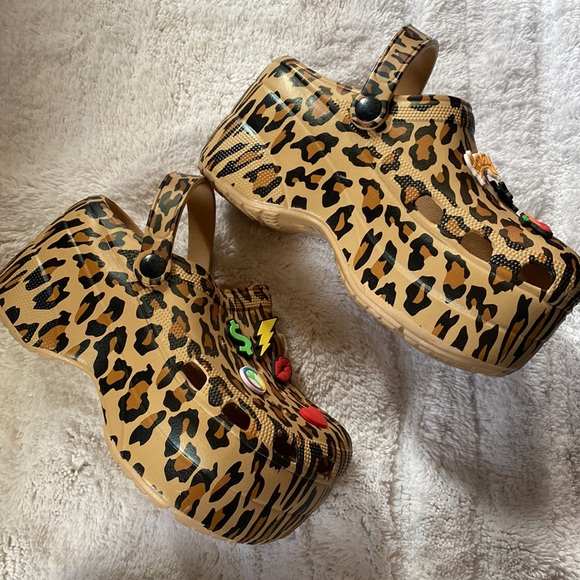 Leopard Print Platform Clogs for Women with 12 charms 
US size 7 1/2 - Picture 2 of 7